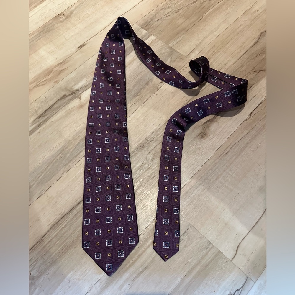 Jos. A. Bank Elegant Purple Patterned Men's Tie